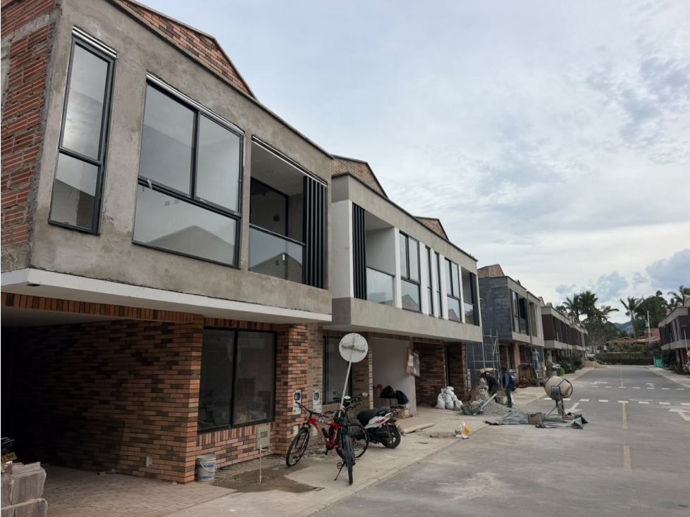 Casa Para Venta En Urbanización Cerrada En La Ceja