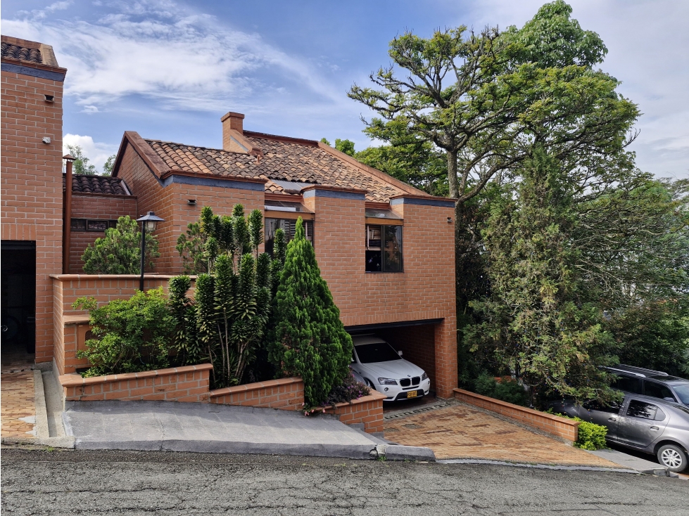 Casa en urbanización para venta en Medellín - Los Balsos