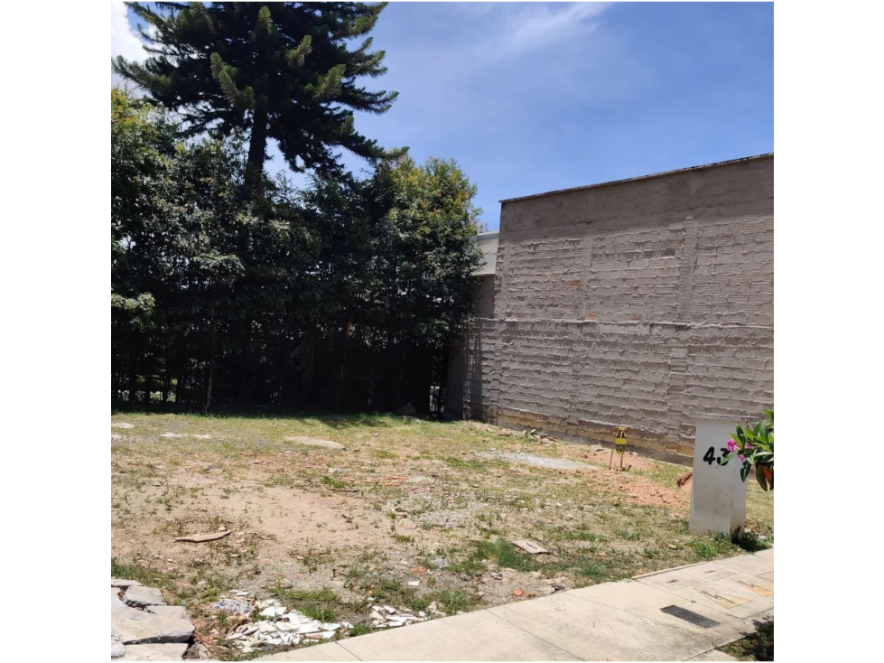 Lote en urbanización cerrada para venta en La Ceja