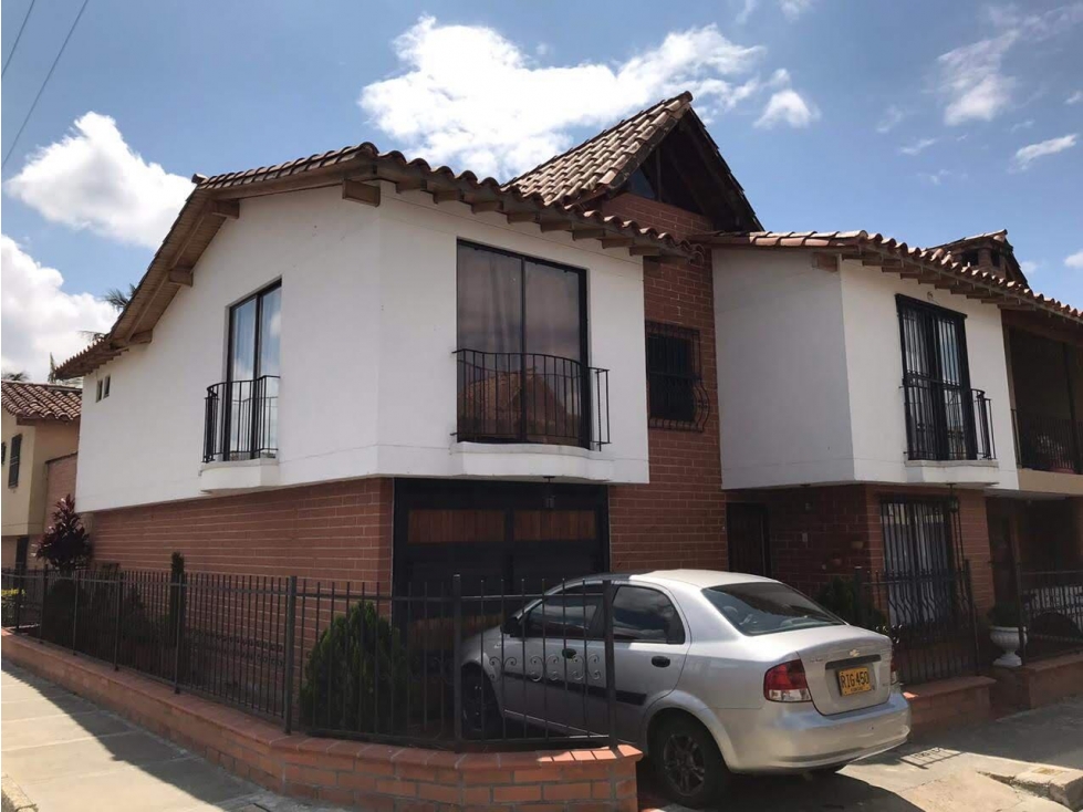 Casa en urbanización para venta en San Antonio de Pereira