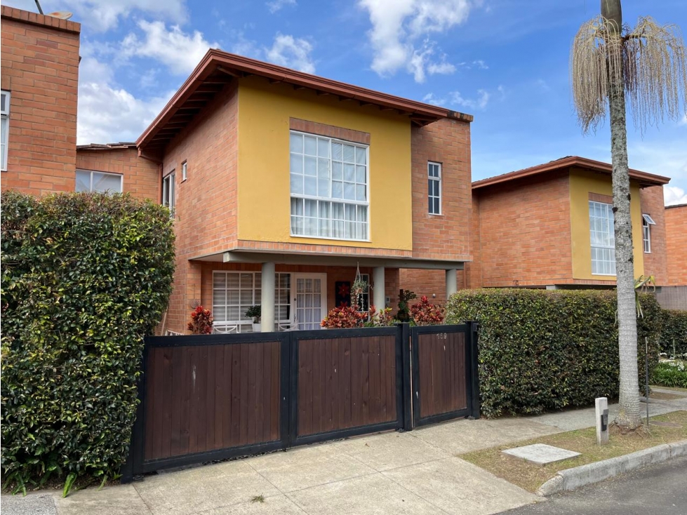 Casa en Urbanización Cerrada para venta en La Ceja — foto 2
