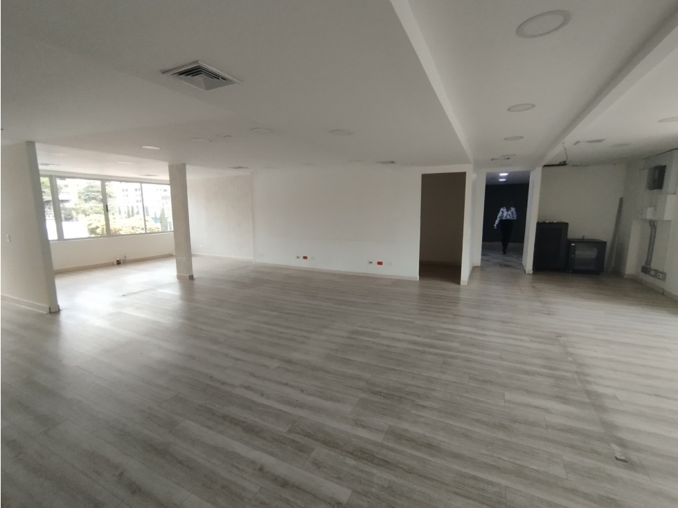 LOCAL EN ARRIENDO DE 480 MTS2 EN EL POBLADO