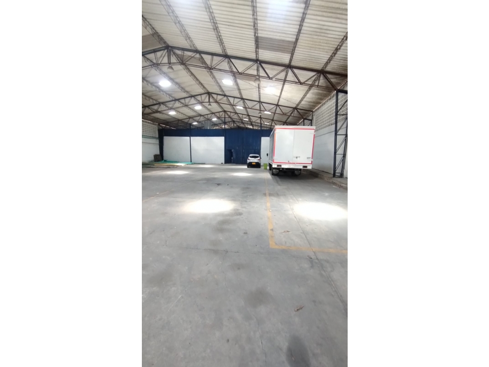 BODEGA 600 MTRS2 CIRCUNVALAR - 1