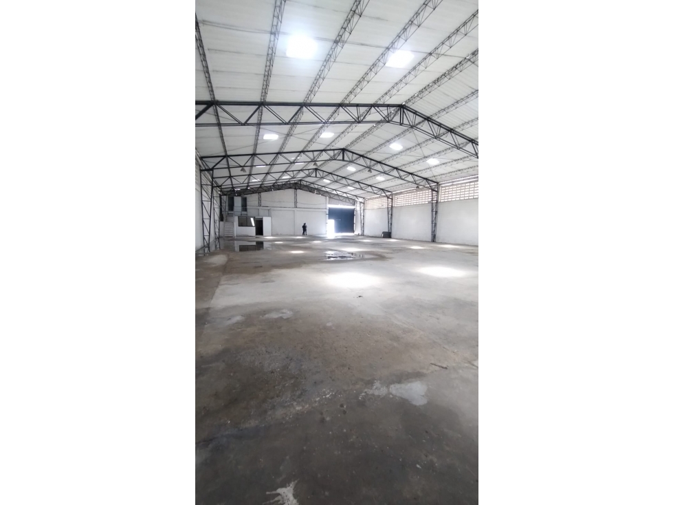 bodega 800 mtrs2 circunvalar - 1