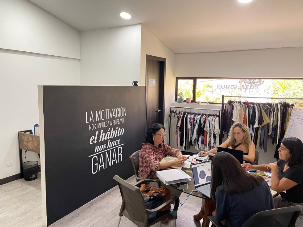 OFICINA DE 90 MTS2 EN BARRIO COLOMBIA