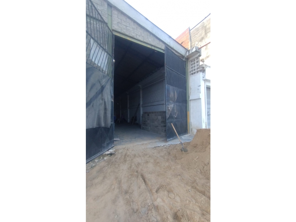 BODEGA EN LA CIRCUNVALAR SECTOR PRADERA