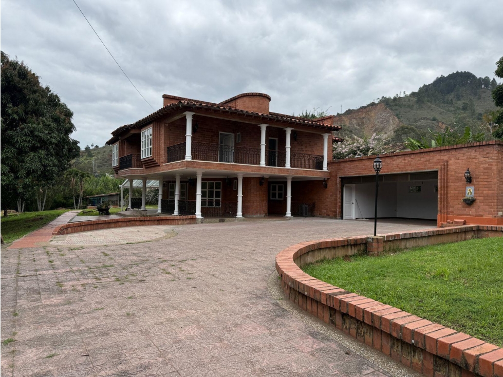 Lujosa Casa Finca de 3.000 mts2 para Arriendo - 1