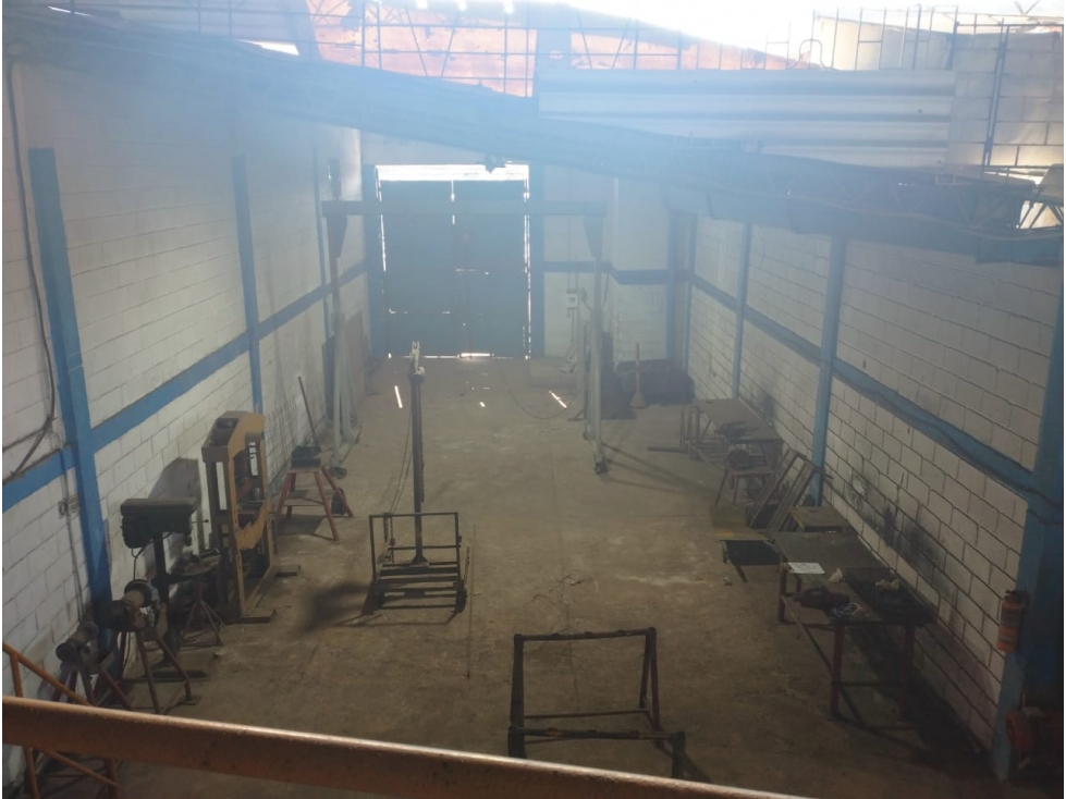BODEGA CIRCUNVALAR LA 38