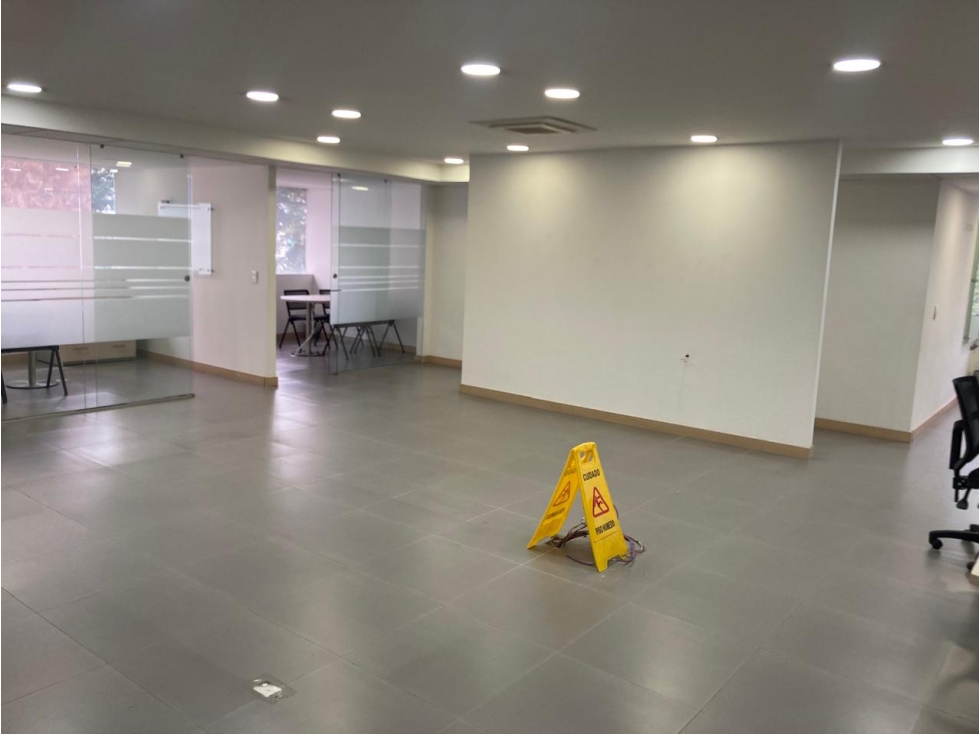 OFICINA EN ARRIENDO EN MILLA DE ORO — foto 2
