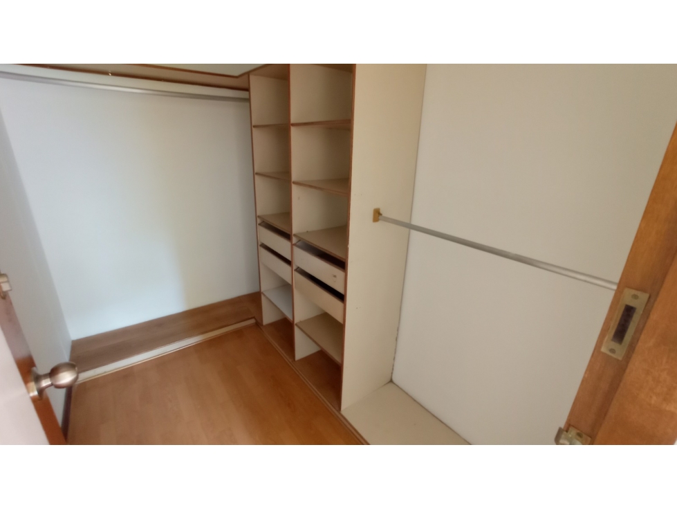 APARTAMENTO EN VENTA SECTOR MILLA DE ORO POBLADO — foto 2