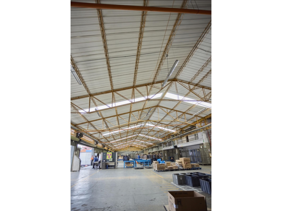 BODEGA DE 3.400 M2 + CON 23 MUELLES EN GUAYABAL — foto 2