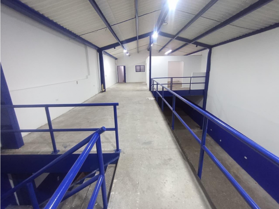 Bodega en renta en el norte sector miranda 380mts — foto 2