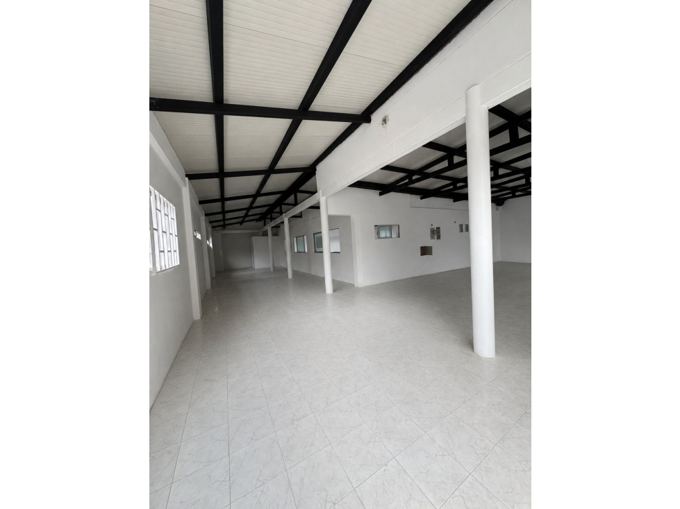 Local comercial en venta poblado 500mts - 1