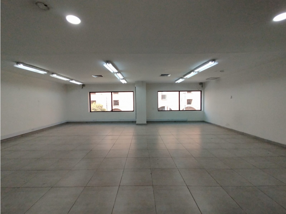 LOCAL U OFICINA EN ARRIENDO CARLOS E RESTREPO