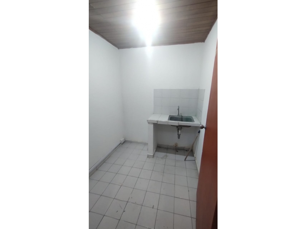 bodega vía 40 - 2