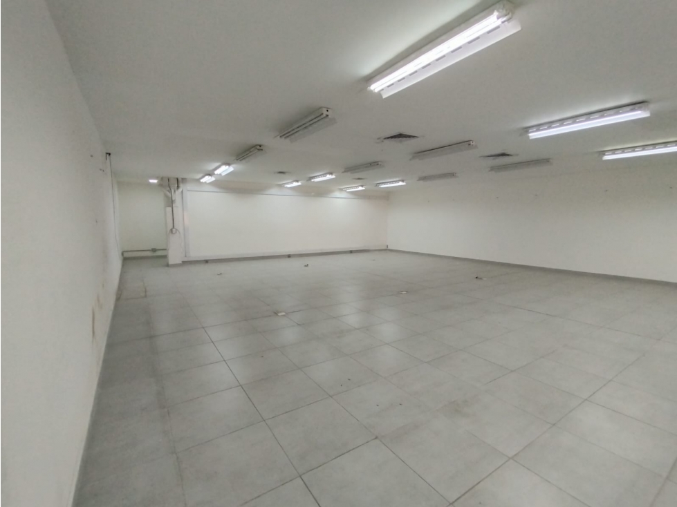 LOCAL U OFICINA EN ARRIENDO CARLOS E RESTREPO — foto 3