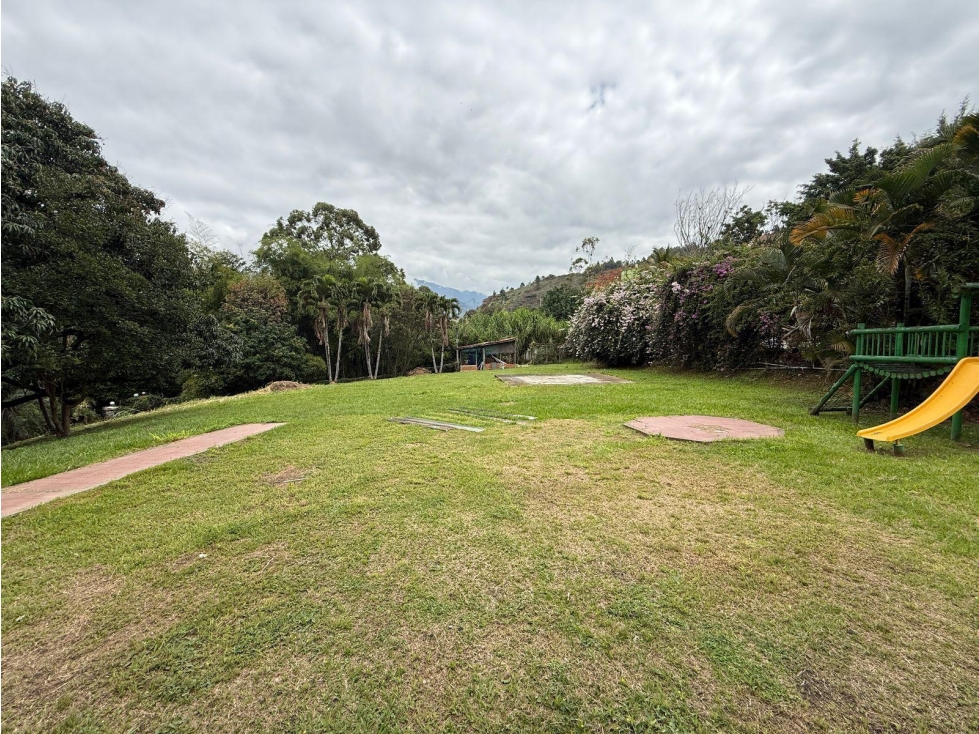 Lujosa Casa Finca de 3.000 mts2 para Arriendo - 2