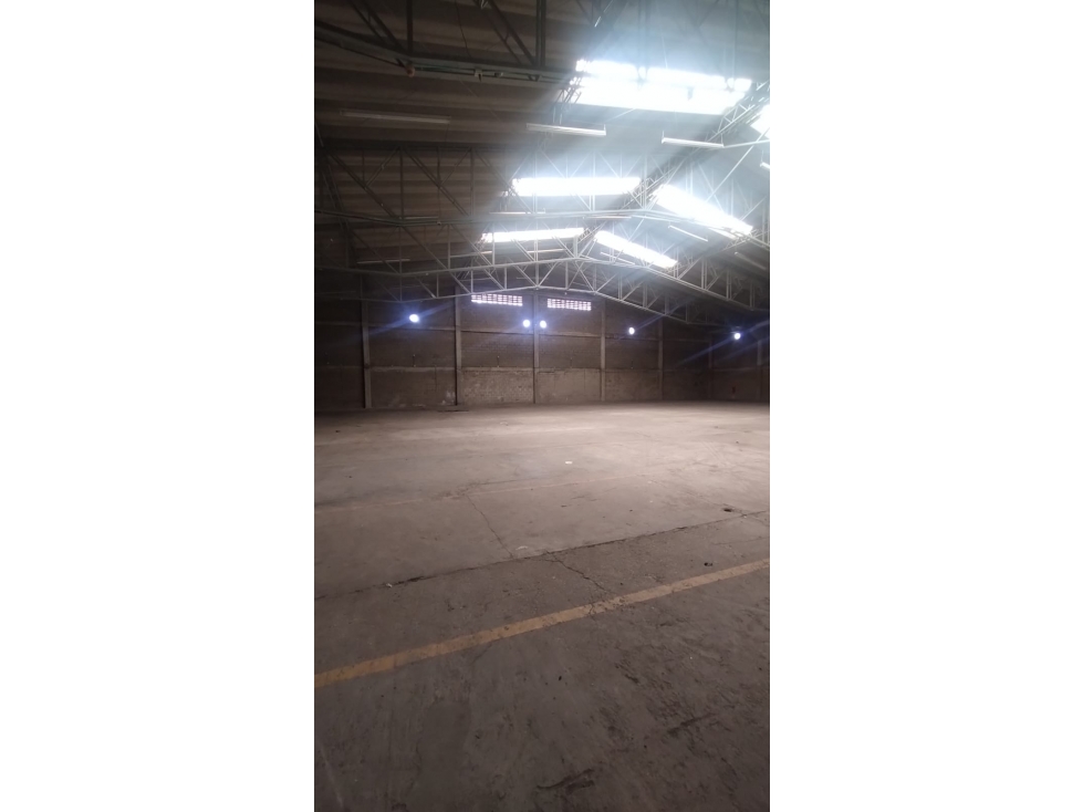 BODEGA 2000 MTR2 VIA 40 - 3