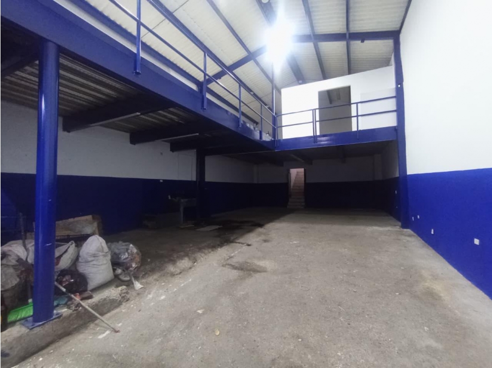 Bodega en renta en el norte sector miranda 380mts