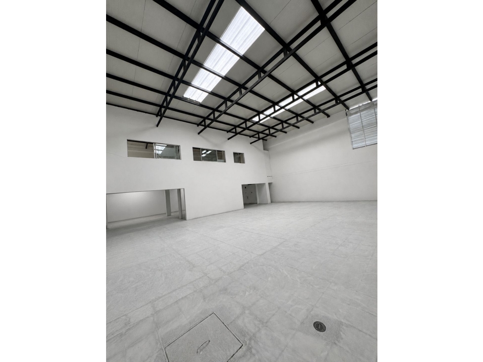 Local comercial en venta poblado 500mts - 3