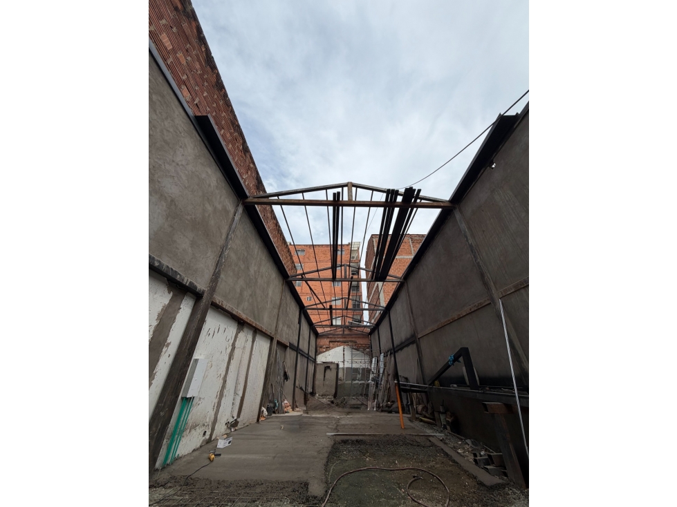 Bodega o local comercial para estrenar sector envigado 210mts - 5