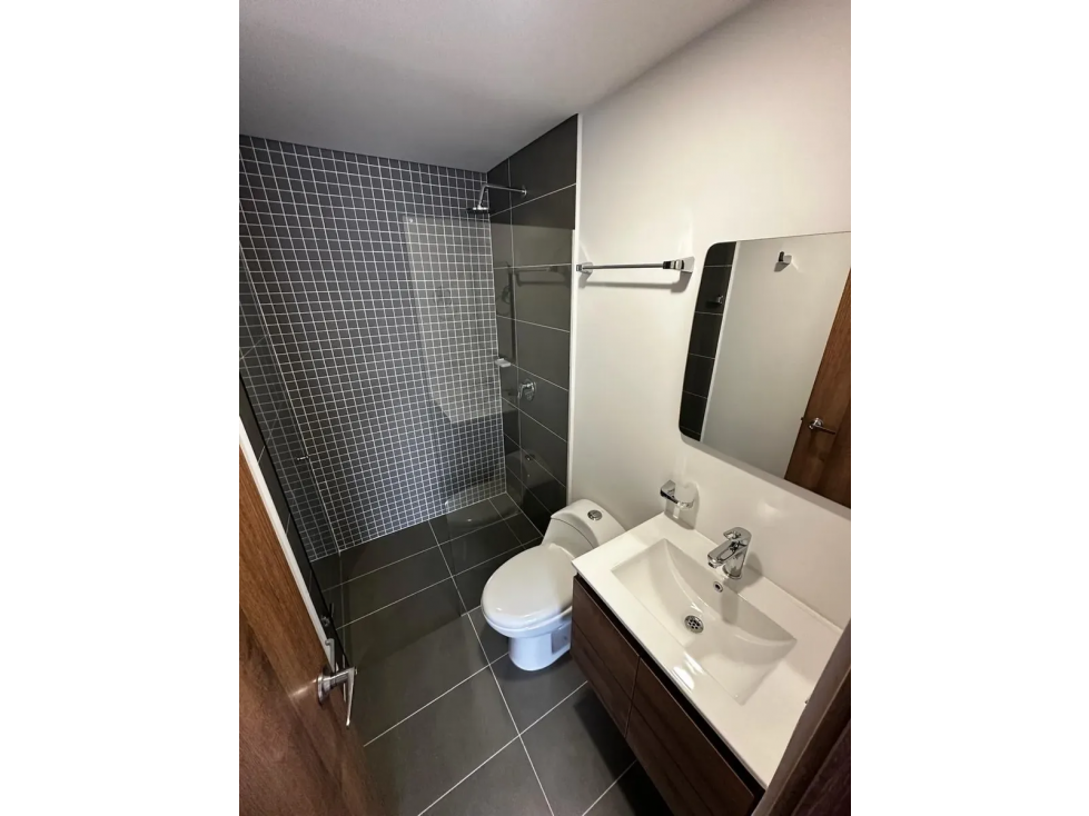 Apartamento en Av. Las Vegas para Arriendo 100mts2 — foto 4