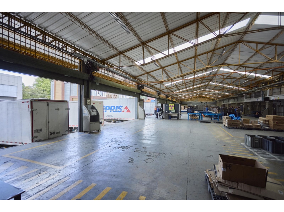 BODEGA DE 3.400 M2 + CON 23 MUELLES EN GUAYABAL — foto 4