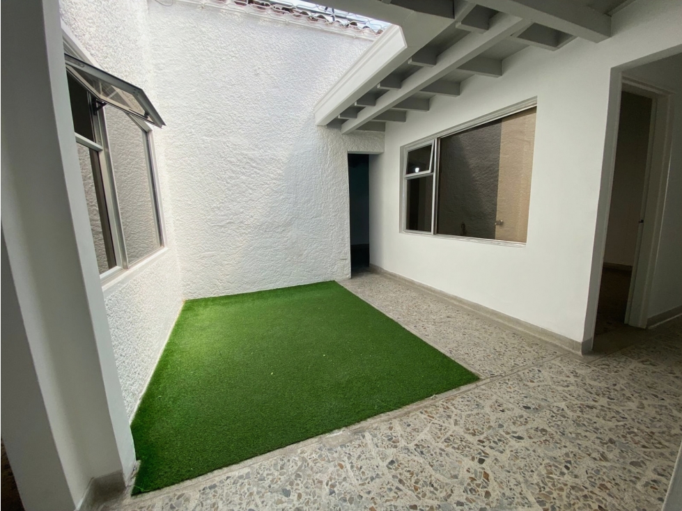 Casa comercial en arriendo sector conquistadores