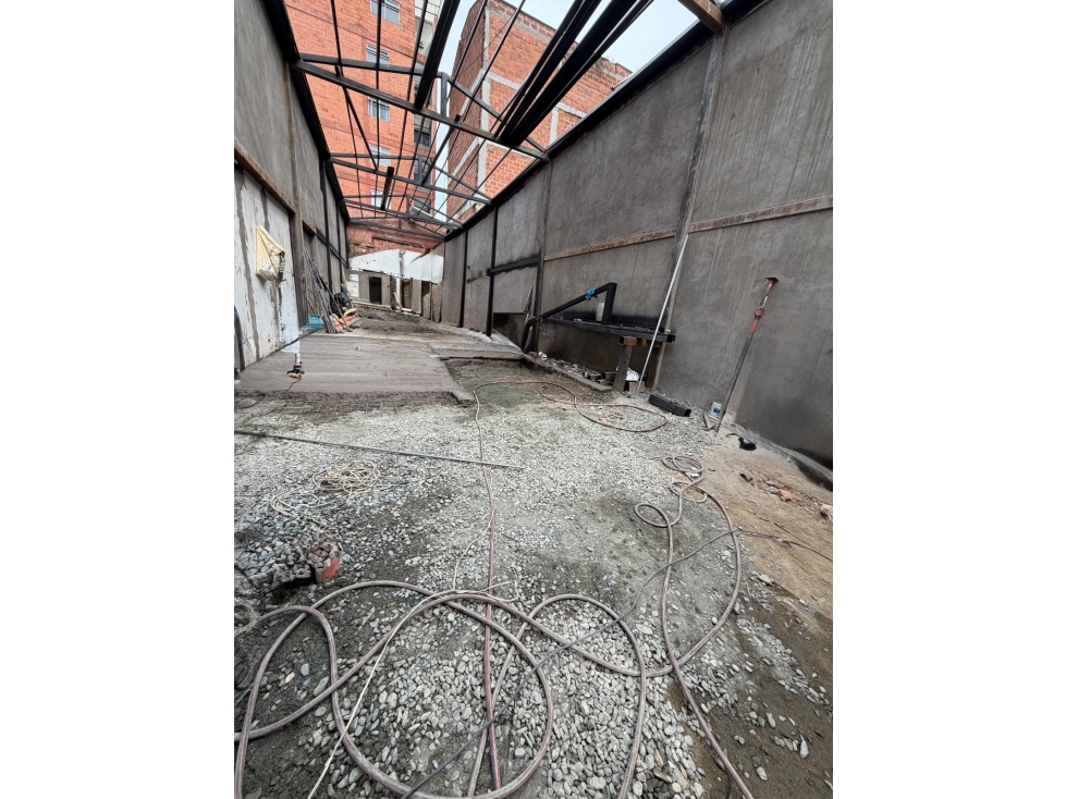 Bodega o local comercial para estrenar sector envigado 210mts - 2