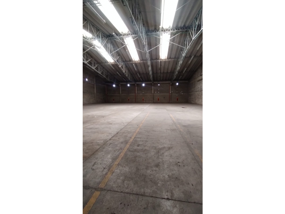 BODEGA 2000 MTR2 VIA 40 - 6