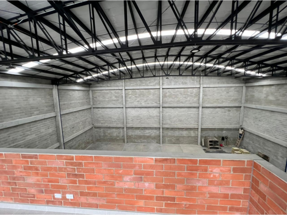 Bodega de 715 mts2 en Copacabana - 1