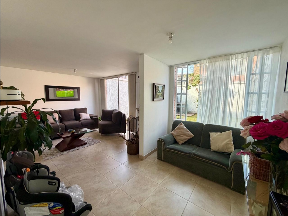 CASA EN EL BARRIO LA ESMERALDA BOGOTA 2 PISOS — foto 2