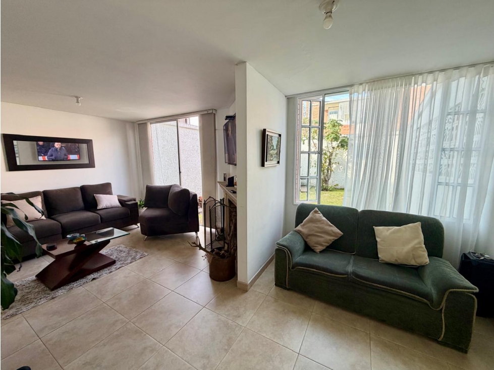 CASA EN EL BARRIO LA ESMERALDA BOGOTA 2 PISOS — foto 3