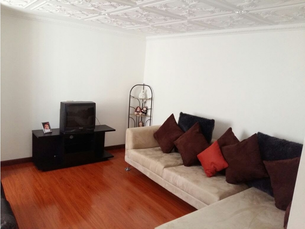 CASA EN CEDRITOS DE 2 PISOS — foto 3