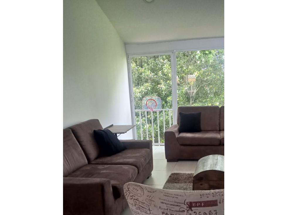 APARTAMENTO EN PAULO VI DE 3 NIVELES PISO 4