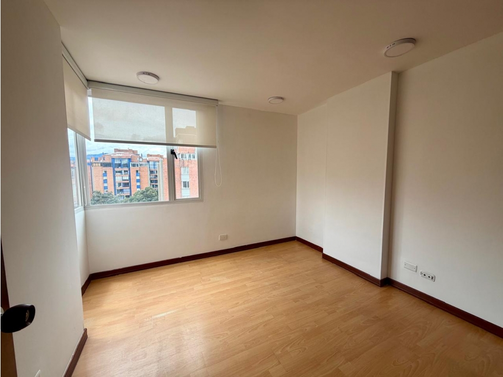 APARTAMENTO EN RAFAEL NUÑEZ PISO 8 INTERIOR — foto 3