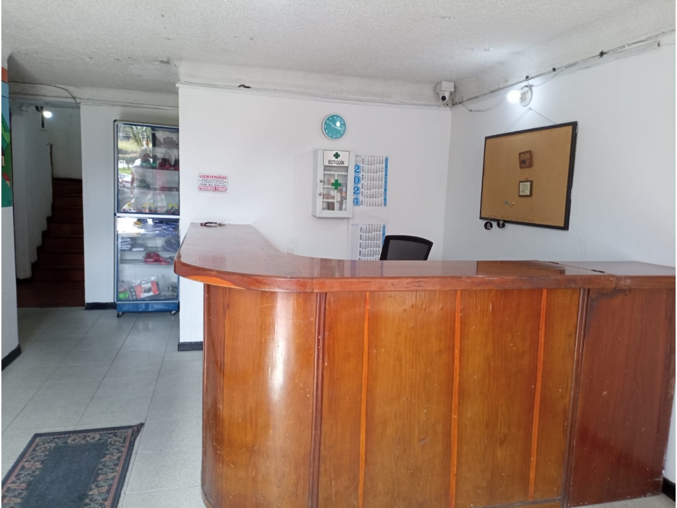 EDIFICIO ESQUINERO EN CIUDAD MONTES CARABELAS DE 5 NIVELES — foto 4