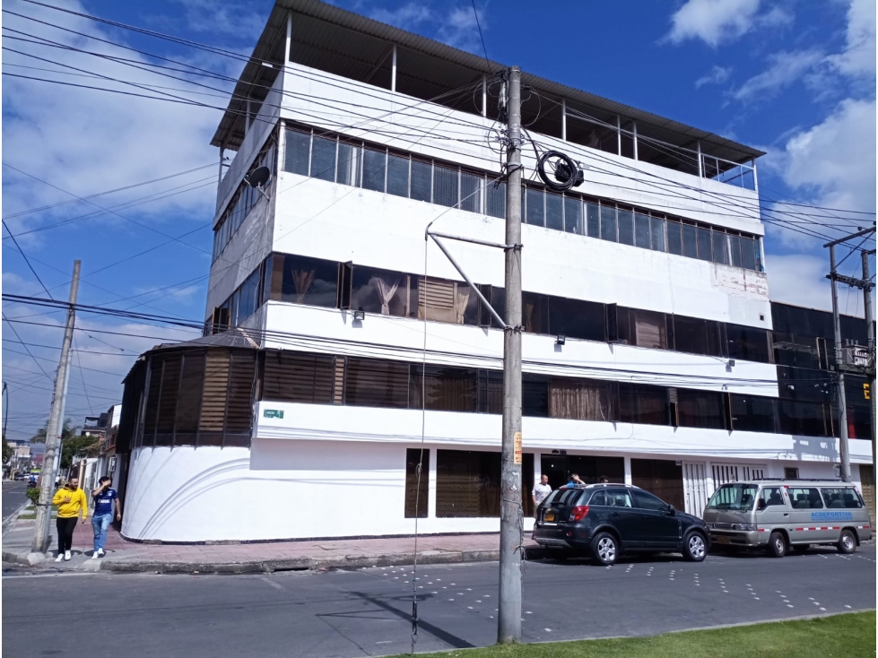 EDIFICIO ESQUINERO EN CIUDAD MONTES CARABELAS DE 5 NIVELES