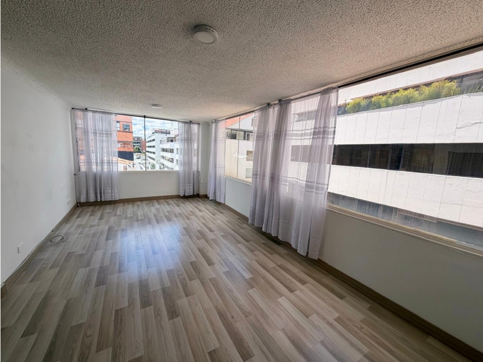 APARTAMENTO EN SANTA PAULA PISO 4 INTERIOR — foto 3