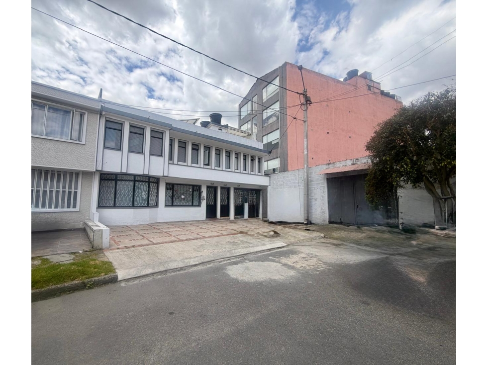 CASA EN NORMANDIA II DE 3 NIVELES