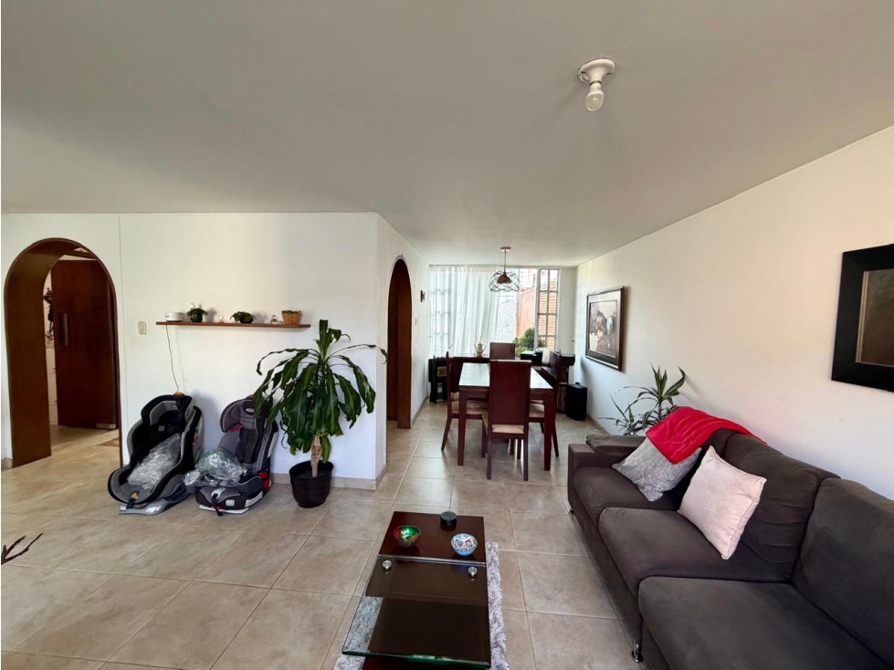 CASA EN EL BARRIO LA ESMERALDA BOGOTA 2 PISOS — foto 4