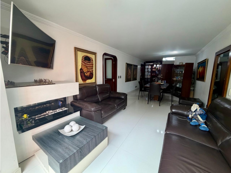 APARTAMENTO ESQUINERO EN RAFAEL NUÑEZ PISO 2 EXTERIOR