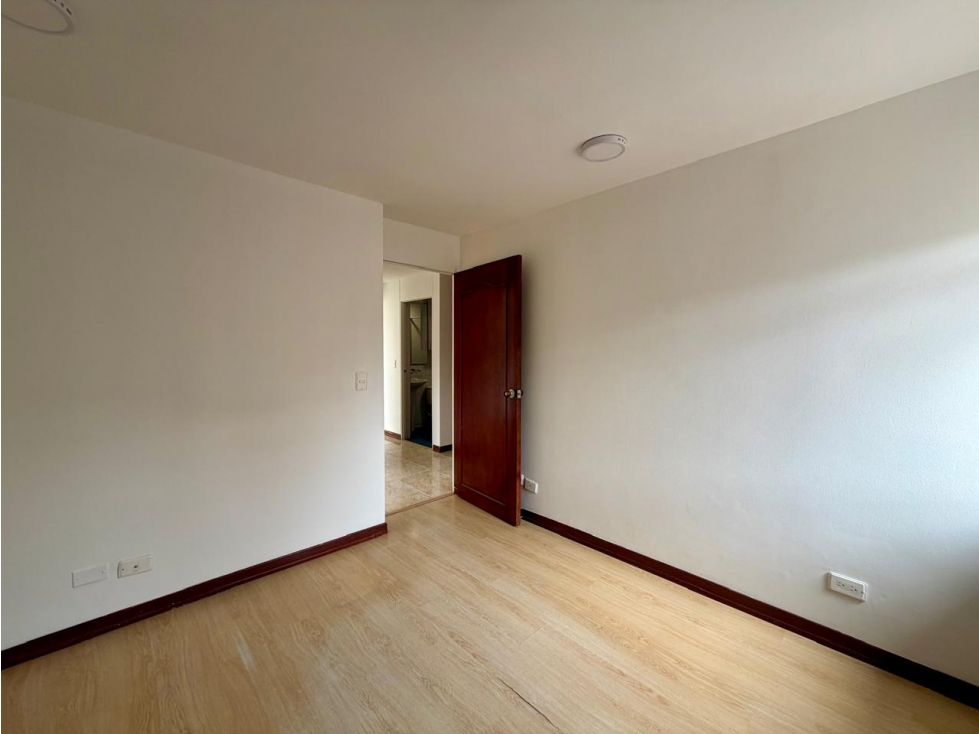 APARTAMENTO EN RAFAEL NUÑEZ PISO 8 INTERIOR — foto 5