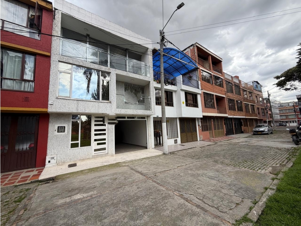 CASA EN HAYUELOS DE 4 PISOS - 2