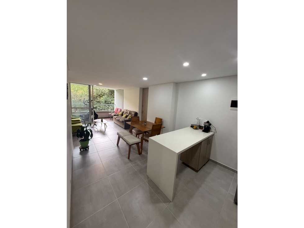 VENDO APARTAMENTO EN ENVIGADO.