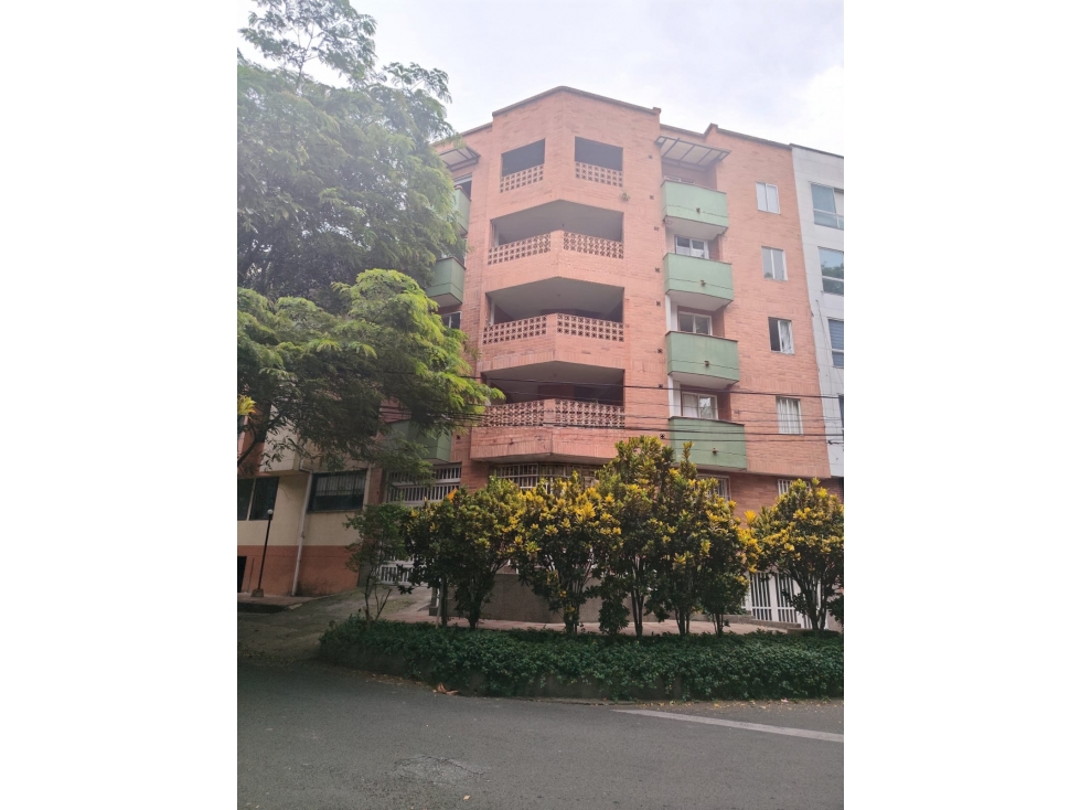 APARTAMENTO PARA REMODELAR EN ALMERIA