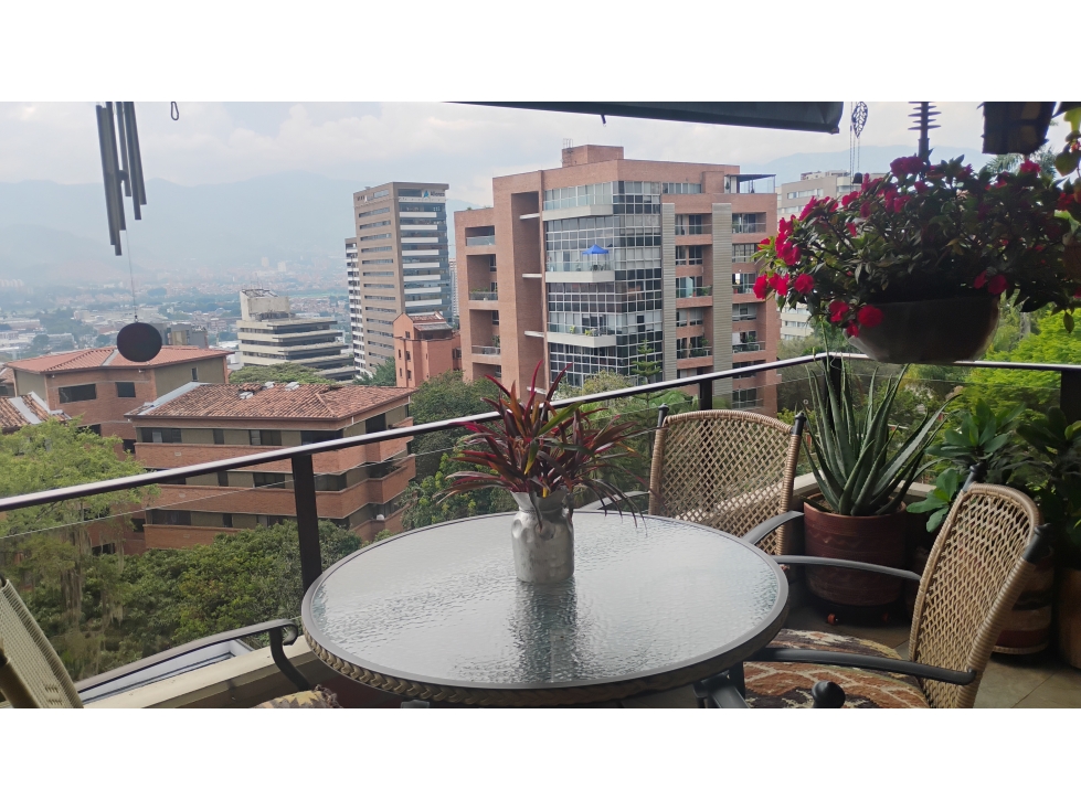 AMPLIO APARTAMENTO EN VENTA CASTROPOL EL POBLADO - 1