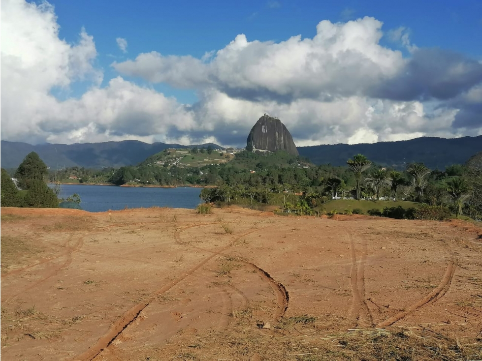 TERRENO EN VENTA FRENTE A LA PIEDRA DEL PEÑOL - 2