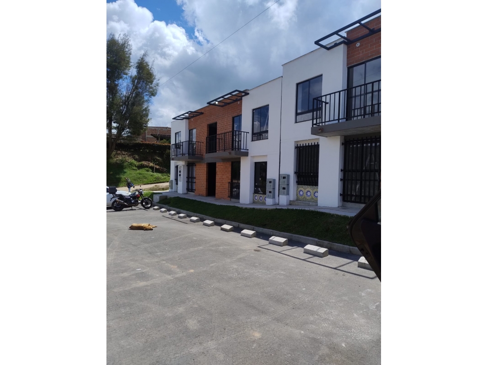 Venta Casa 2 Piso - Unidad Abierta - Carmen de Viboral - Para Estrenar — foto 2