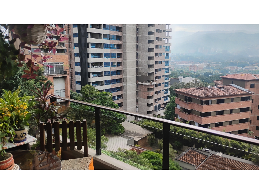 AMPLIO APARTAMENTO EN VENTA CASTROPOL EL POBLADO - 2
